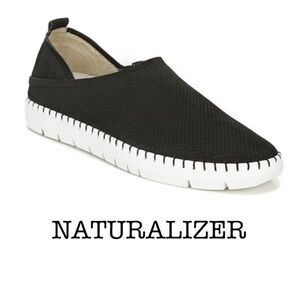 NATURALIZER Black Devan Leather Slip-On Sneakers